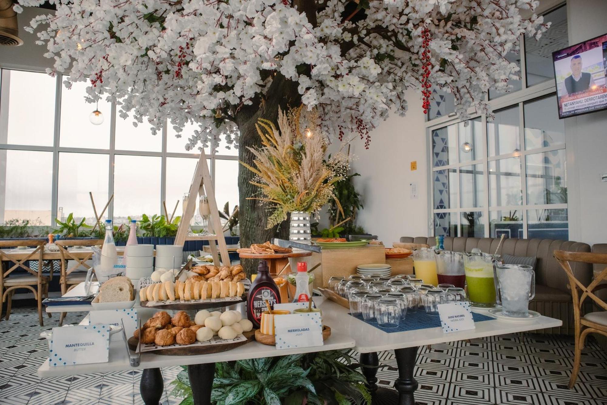 Faranda Collection Barranquilla, A Member Of Radisson Individuals Hotel Barranquilla  Ngoại thất bức ảnh Sakura Buffet at the 360° Sky Lounge